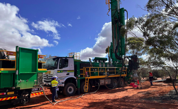 Kennedy RC drill rig 6, drilling on the first hole of the program at the northern end of the Big Four nickel-cobalt deposit.