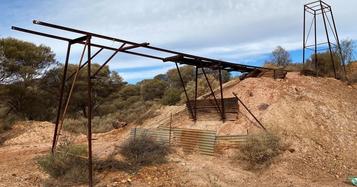 Historic Mon Ami mine infrastructure near Laverton